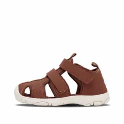 Lukket sandal til børn i brun fra Hummel model: 009473-20