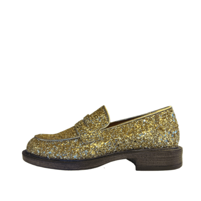 Shoedesign Copenhagen loafers dame i guld glimmer med flotte detaljer.