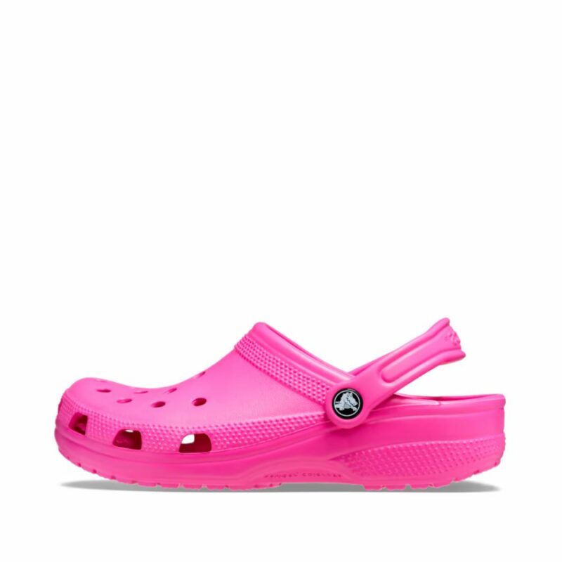 crocs sandal til dame i pink med originalt design og rem