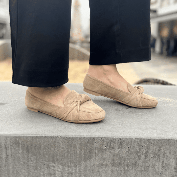 Amour loafers til dame i beige ruskind og detalje