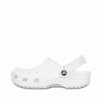 Crocs sandal til dame i hvid med rem og bløde såler