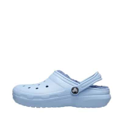 Crocs sandal i lyseblå til børn. Fantastisk til at holde fødderne varme i alle slags vejr.