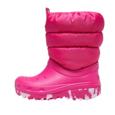 Crocs gummistøvle i pink til børn. Foret indvendigt for ekstra varme. Smukt nylon fra anklen og op
