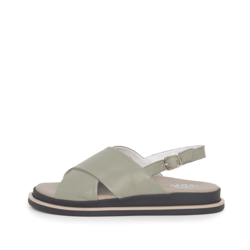 Emma sandal i grøn til dame. Model: 483-5891-37. Flot sandal i grøn farve og med krydsrem og guld bagpå.