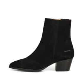 Angulus støvle i sort til dame. Støvle i lækker blød ruskinds kvalitet og med en 5,5 cm hæl. Model: 7804-101-0281