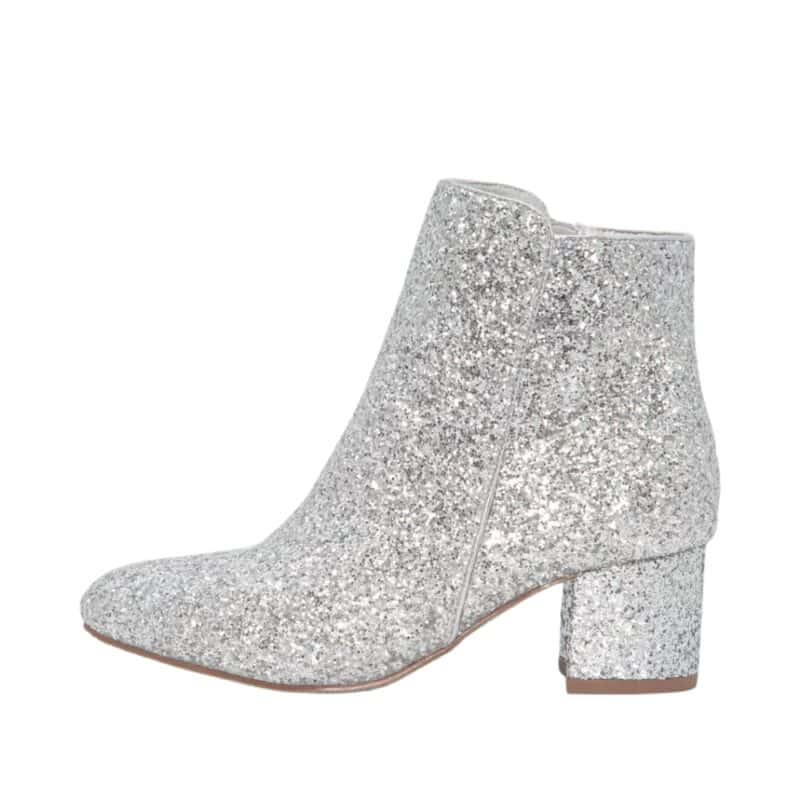 Duffy støvle i sølv glimmer til dame. Elegant støvle i den smukkeste sølv glimmer farve med lille hæl! Model: 97-59140-19