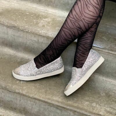 Amour loafers til dame med sølv glimmer og elastik i siderne