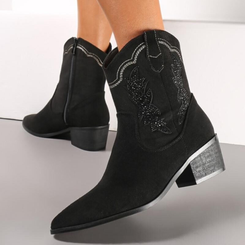 Amour cowboystøvle i sort til dame. Cowboystøvle med lynlås og glimmerdetaljer.