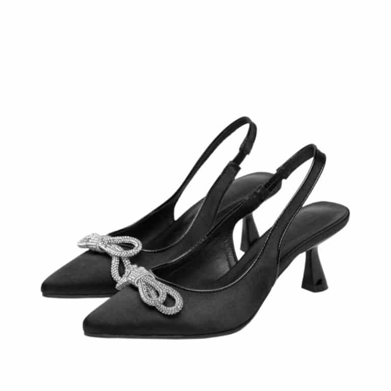 Bianco biapretty pumps sort dame. Pumps med spids snude og glimmer sløjfedetlaje foran. Model: 11240242