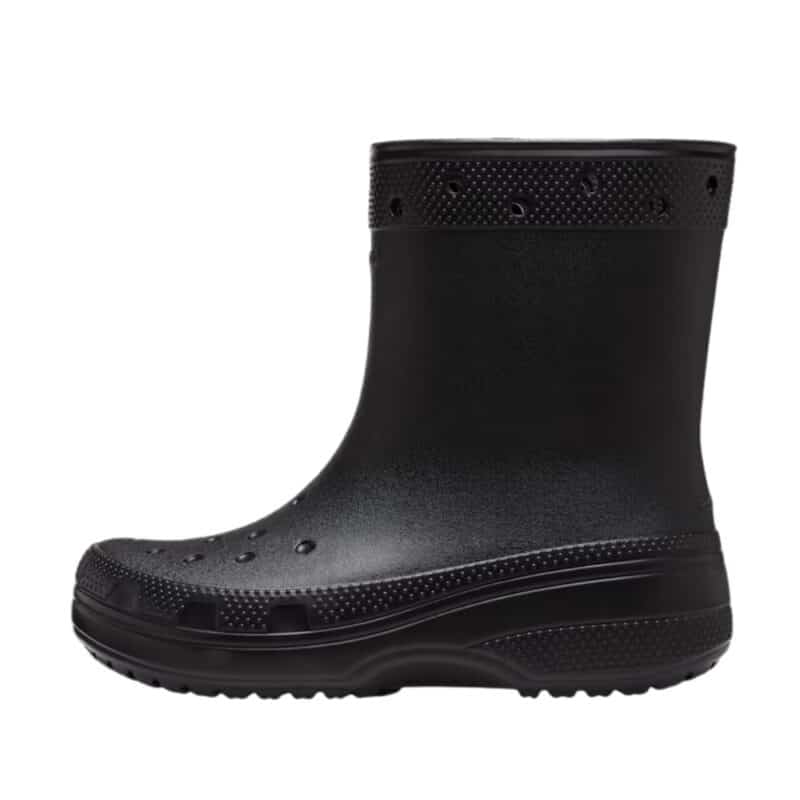Crocs gummistøvle i sort til unisex. Den kendte Crocs-stil. Modellen har en skridsikker sål.