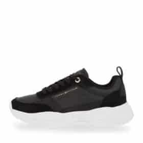 Tommy Hilfiger sneakers i sort til dame. smukke skind detaljer med små guld detaljer.