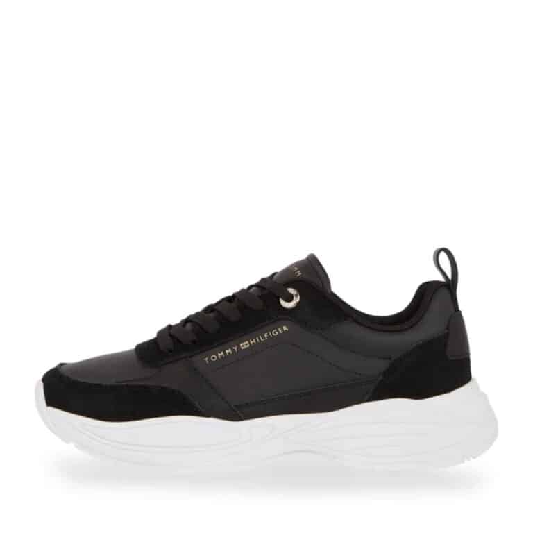 Tommy Hilfiger sneakers i sort til dame. smukke skind detaljer med små guld detaljer.
