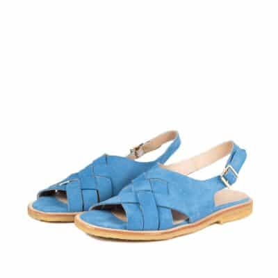 Angulus sandal i blå til dame. Fletsandal i læder og i den flotteste blå farve, med justerbar spænde. Model: 5784-101-2833.