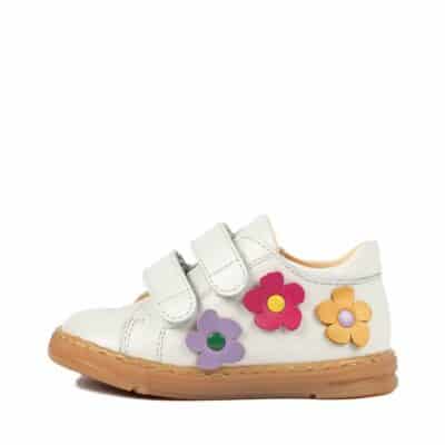 Angulus sko til børn i beige lavet af skind med blomsterdetaljer