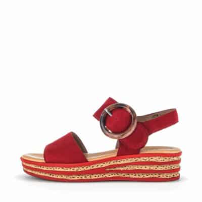 Gabor sandal til dame i rød i skindkvalitet med kilehæl på 4,5 cm