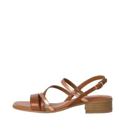Elegant sandal i brun med gulddetaljer og en 3,5 cm. blokhæl. Model: 1-28135-42-392