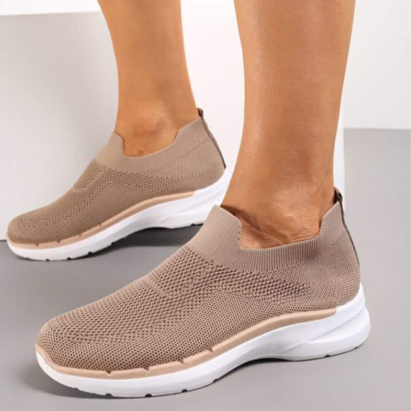 Super flot sneakers i khaki. Utrolig blød og fleksibel letvægtssko med slip-in. Model: 812