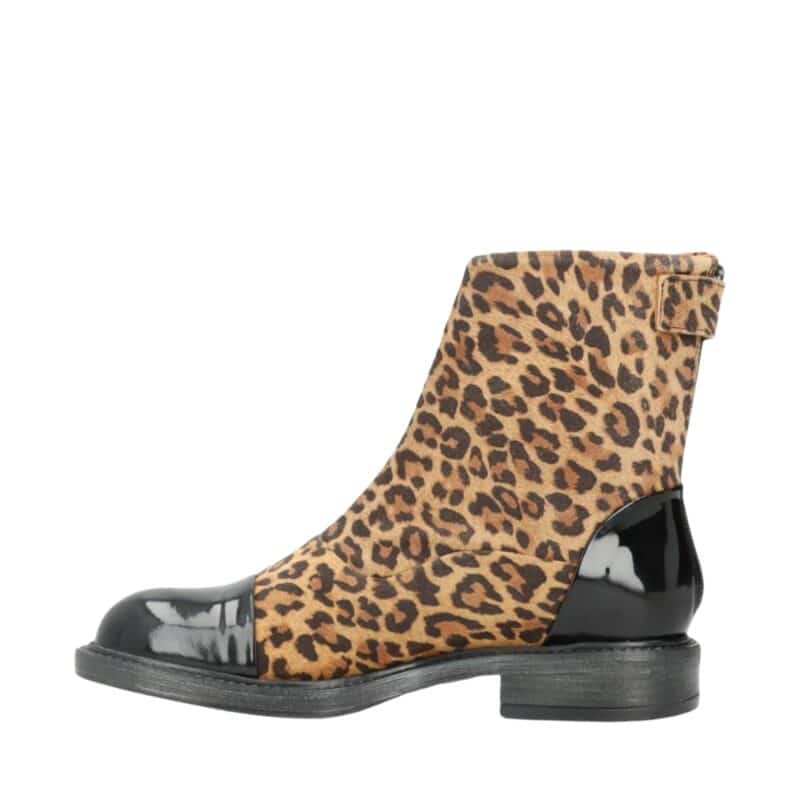 Shoedesign Copenhagen Dahlia S støvle til dame i et flot leopard mønster, lavet af 100% læder