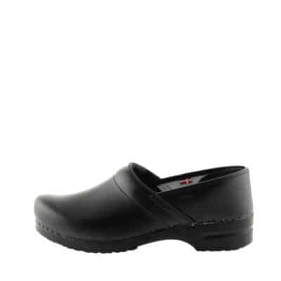 Sanita træsko til dame i sort med hælkappe og blød gummisål