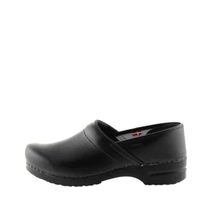 Sanita træsko til dame i sort med hælkappe og blød gummisål