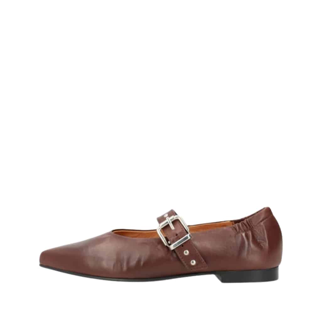 Shoedesign Copenhagen Jules Ballerina i brun med en overdel i 100% skind samt en flot rem med sølvdetaljer