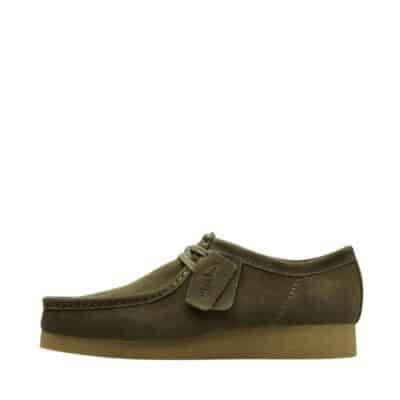 Clarks Wallabee Evosh herresko i oliven, lavet af 100% skind med gummisål