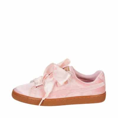 Puma Basket Heart sneakers i pink. Velour, moderne gummisåler og feminine farver. Model: 366731-02. 