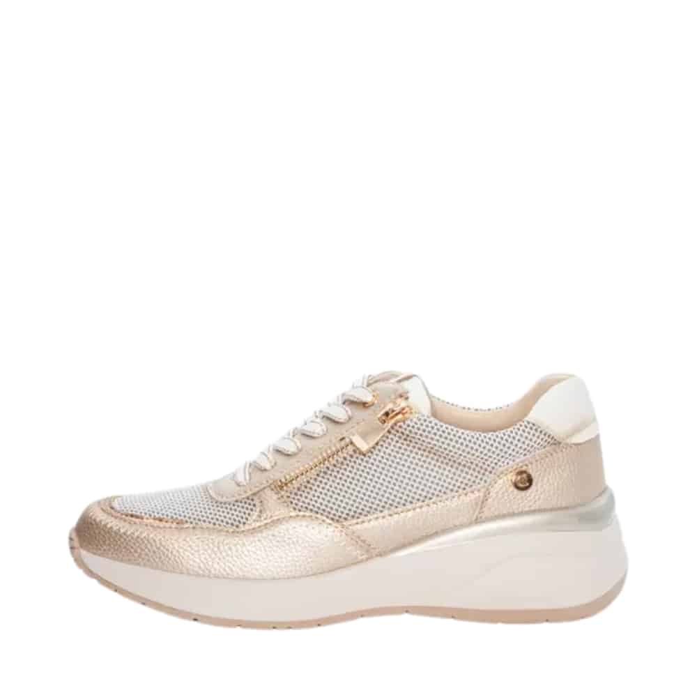 Duffy Cagliari Due sneakers til dame i guld med funktionel lynlås og kilehæl på 5,5 cm.