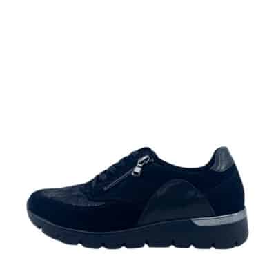 Waldlaüfer sneakers til dame i sort med lynlås og i ekstra bredde K samt skinddetaljer