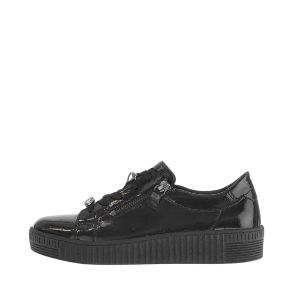 Gabor sneakers til dame i sort skind med lakoverdel og to funktionelle lynlåse samt udtagelig indersål