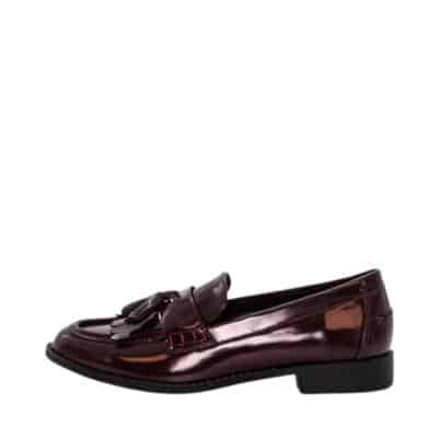 Duffy Pedalino Due loafers til dame i bordeaux lak med flæse detaljer og lille hæl på 2,5 cm.