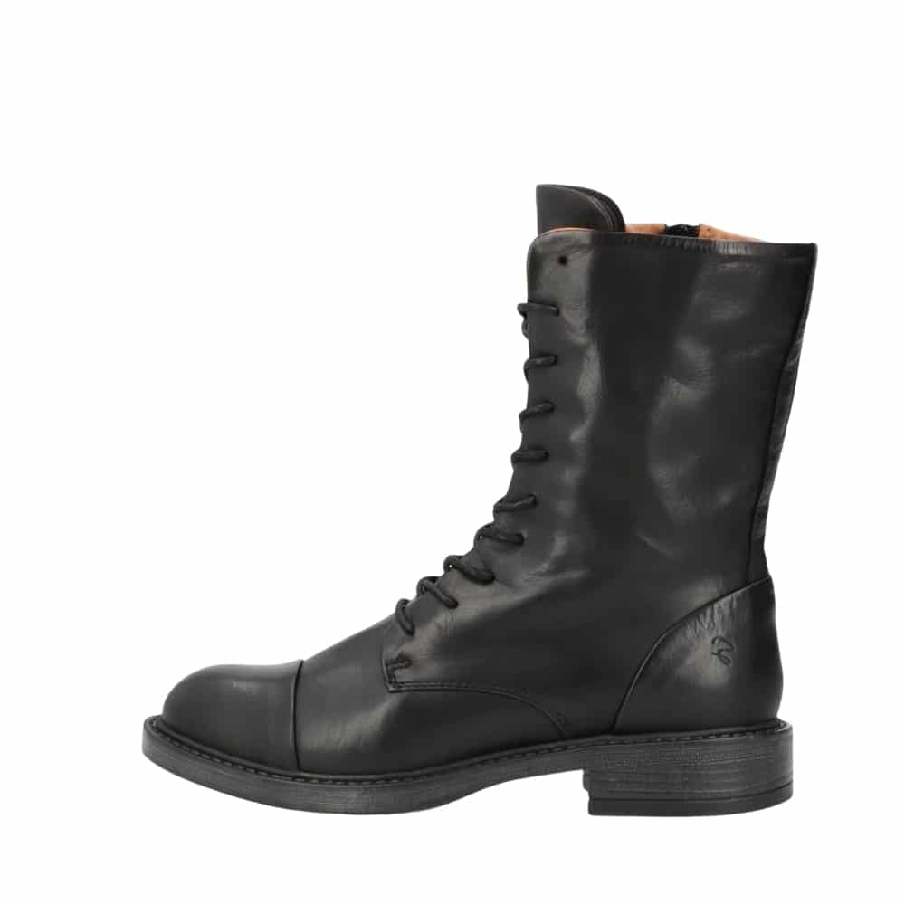 Shoedesign Copenhagen Jennifer støvle til dame i sort skind med snørebånd og lynlås samt lille hæl på 3 cm.