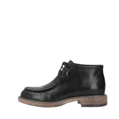 Shoedesign Copenhagen Moana støvle til dame i sort skind med inderside af glatskind samt snørebånd foran.