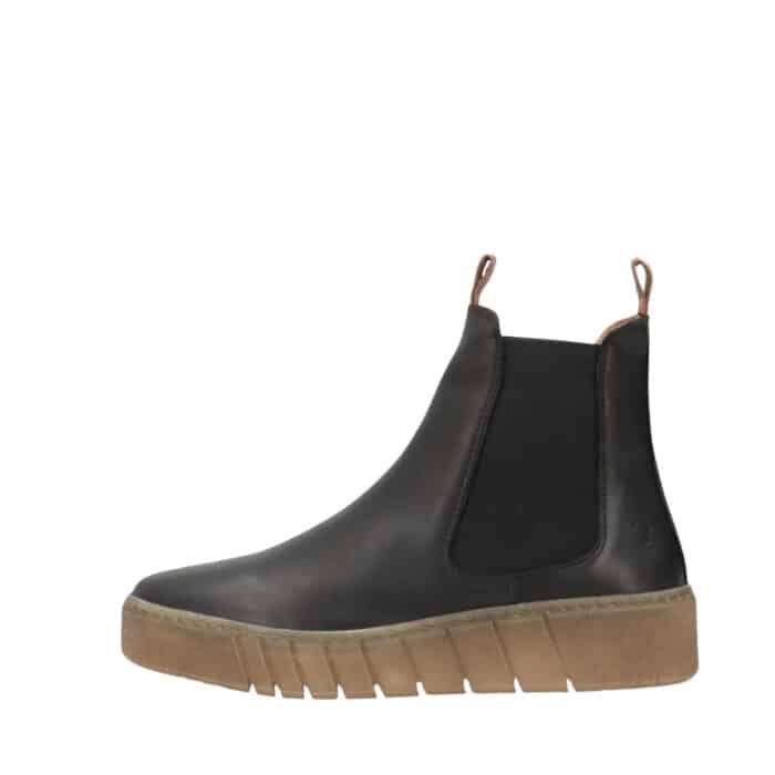 Shoedesign Copenhagen Mooved chelseastøvle til dame i sort glatskind med kilehæl på 4 cm.