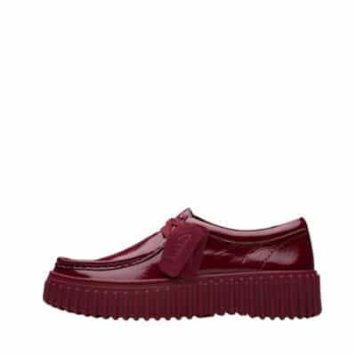 Clarks Torhill Bee sko til dame i bordeaux lak med skindkvalitet og udtagelig indersål samt gummisål på 4 cm.