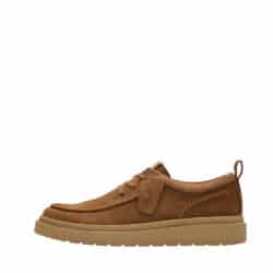Clarks Polden Moc sneakers til herre i brunt ruskind med snørebånd og udtagelig indersål samt let og fleksibel ydersål
