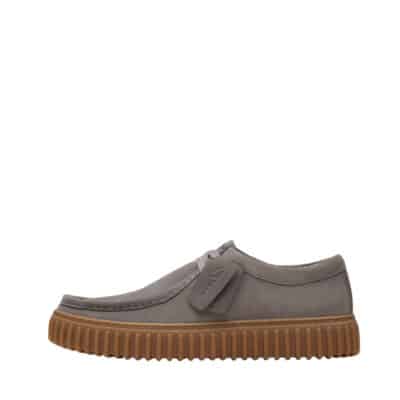 Clarks Torhill Lo sko til herre i grå ruskind med snørebånd og udtagelig indersål samt chunky gummisål