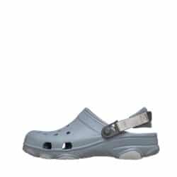 Crocs sandal til herre i grå med justerbar velcrorem og ventilationshuller