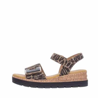 Gabor sandal i leopard med velcrolukning og skind udvendigt og indvendigt samt kilehæl på ca. 5 cm