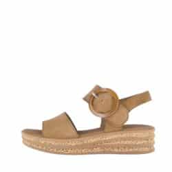 Gabor sandal til dame i beige med skindoverdel og velcrorem samt kilehæl på 4 cm