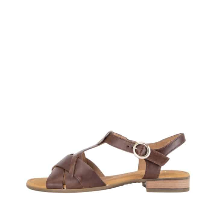 Gabor sandal til dame i brun med velcrorem og hæl på 2,5 cm.