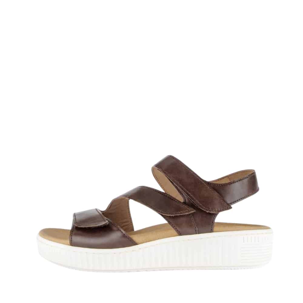 Gabor sandal til dame i brunt skind med kilehæl på 3,5 cm og udtagelig sål samt 3 velcroremme