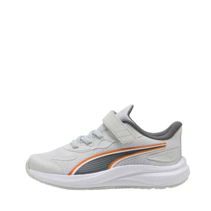 Puma Skyrocket 2 AC sneakers til børn i grå med velcrorem og elastik samt udtagelig SoftFoam+ indersål