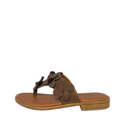Relaxshoe sandal til dame i brun skindoverdel med blomster detaljer.