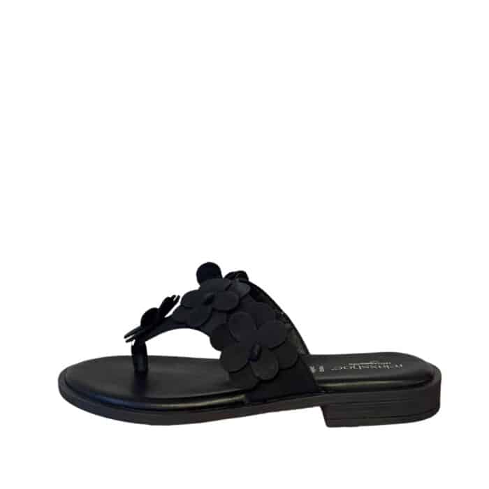 Relaxshoe sandal til dame i sort skind og med blomsterdetaljer.