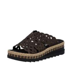 Rieker sandal til dame i brun med nitter og kilehæl på 4,5 cm samt stødabsorberende sål
