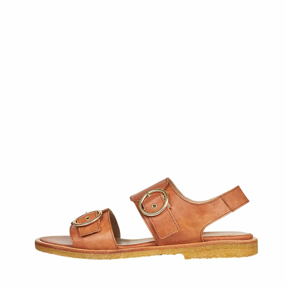 Angulus sandal til dame i cognac med skindoverdel samt to justerbare spænder og skindsål