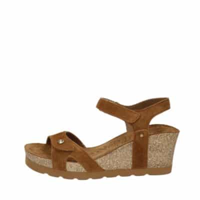 Panama Jack Julia B86 sandal til dame i brun med ruskindsoverdel og justerbare velcroremme samt kilehæl på 6,5 cm