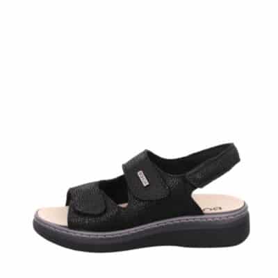 Rohde sandal til dame i sort med skindoverdel og tre velcroremme samt udtagelig sål