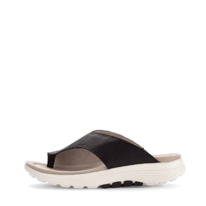 Gabor Rollingsoft sandal til dame i sort med tå-rem samt skindoverdel og øget svangstøtte